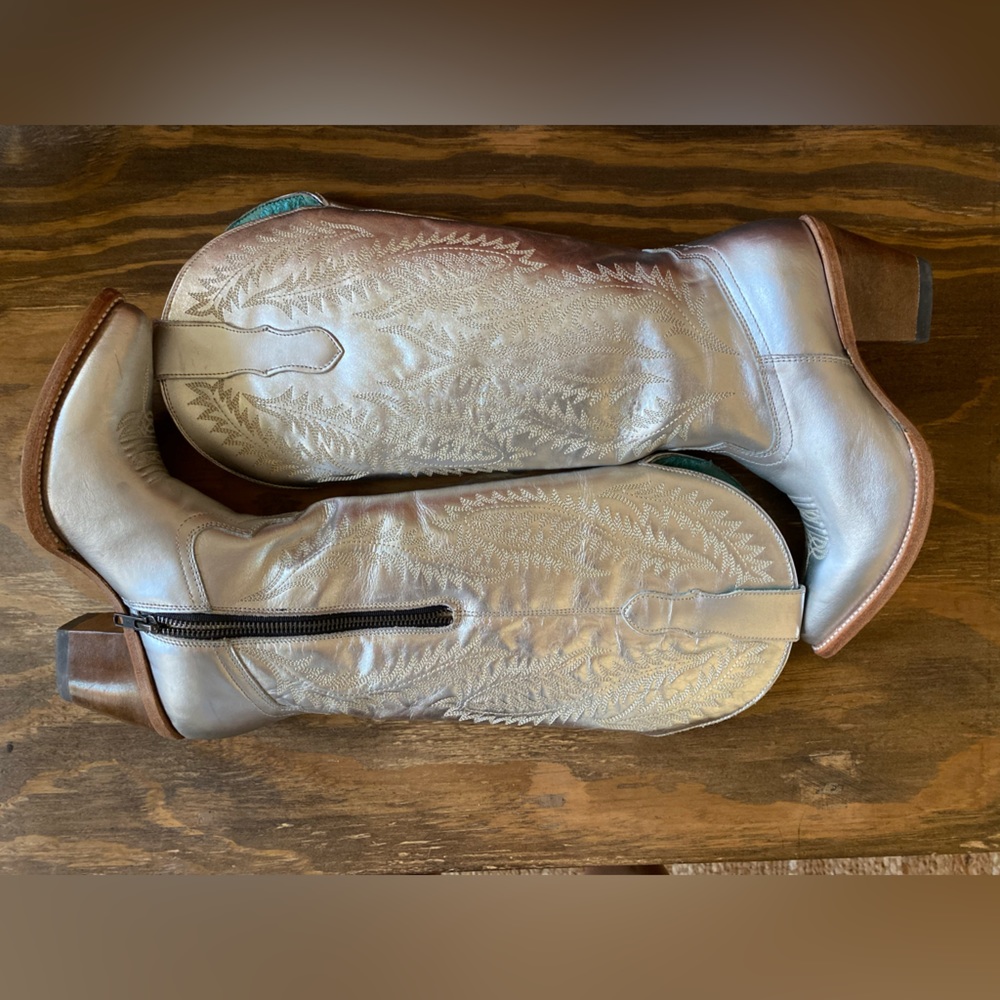 ** Make offer ** Tall Corral women’s boots